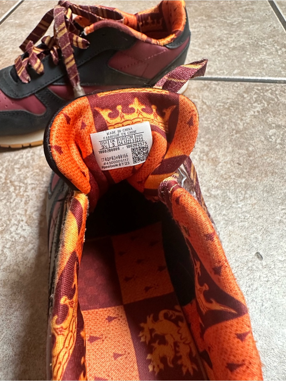 Limited edition Harry Potter Gryffindor Reebok sneakers for boys size 3.5 - Picture 3 of 5